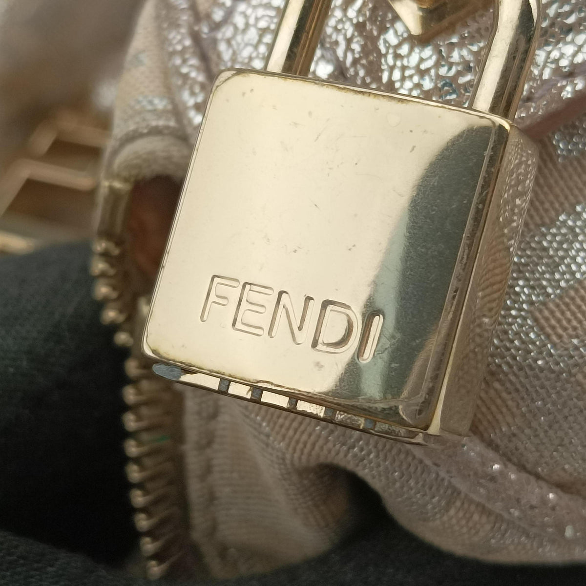Pre-owned Fendi Zucchino Glitter Logo Pink Canvas 8BL071 handbag | stylenewstar