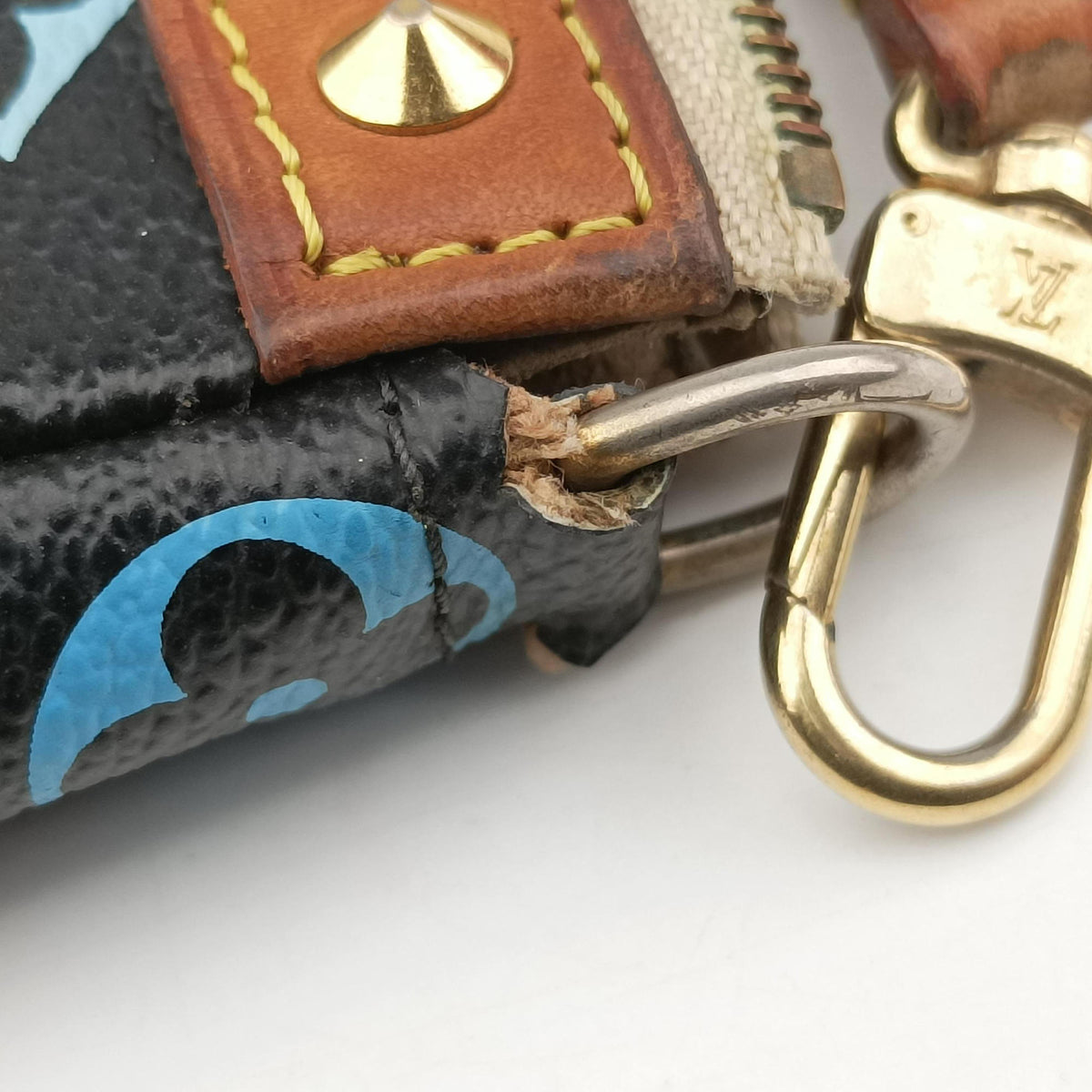 Pre-owned Louis Vuitton Pochette Accessoires Noir Monogram Multicolor M92648 handbag | stylenewstar