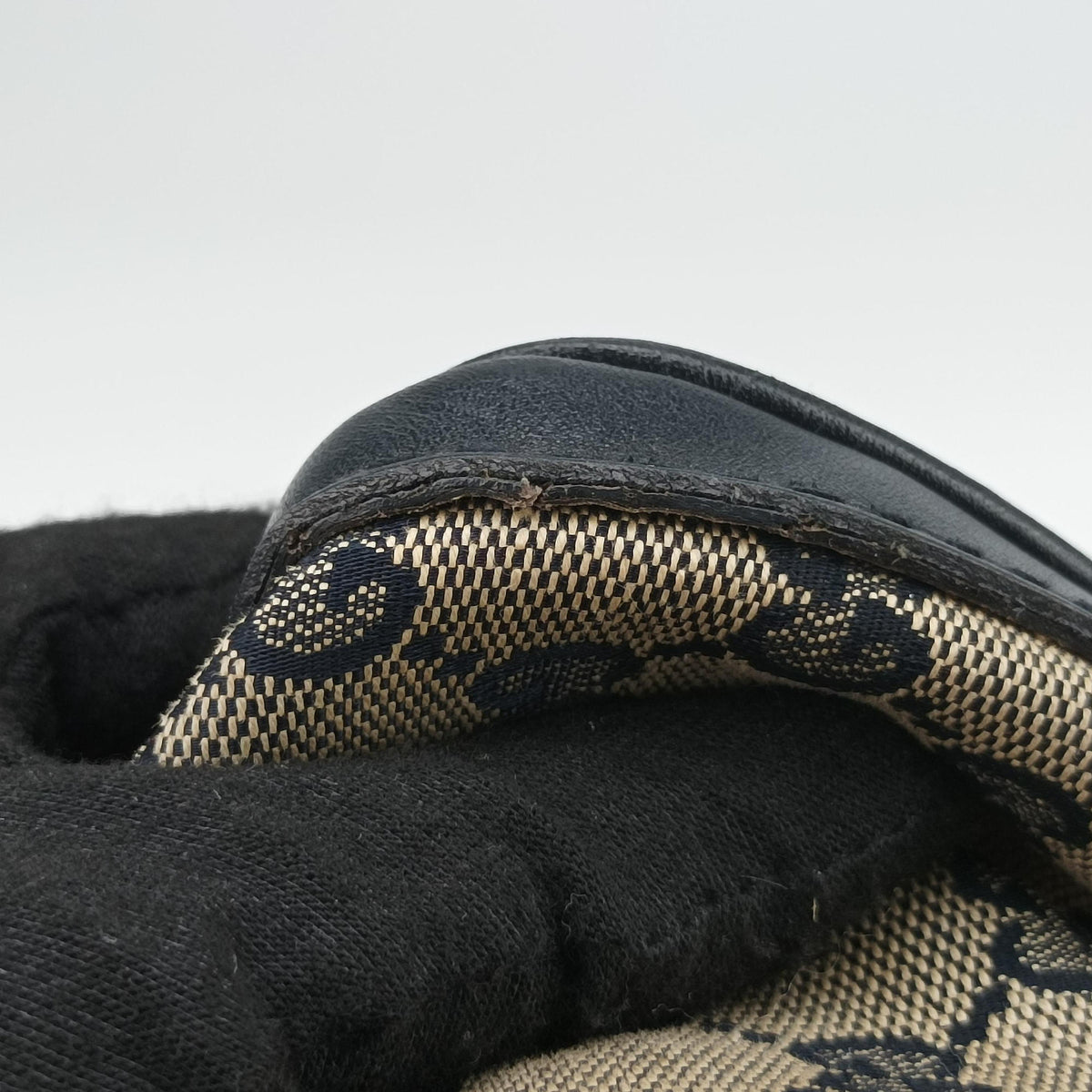 Pre-owned Gucci Sherry Line navy×red×beige canvas×leather 247205 shoulderbag | stylenewstar