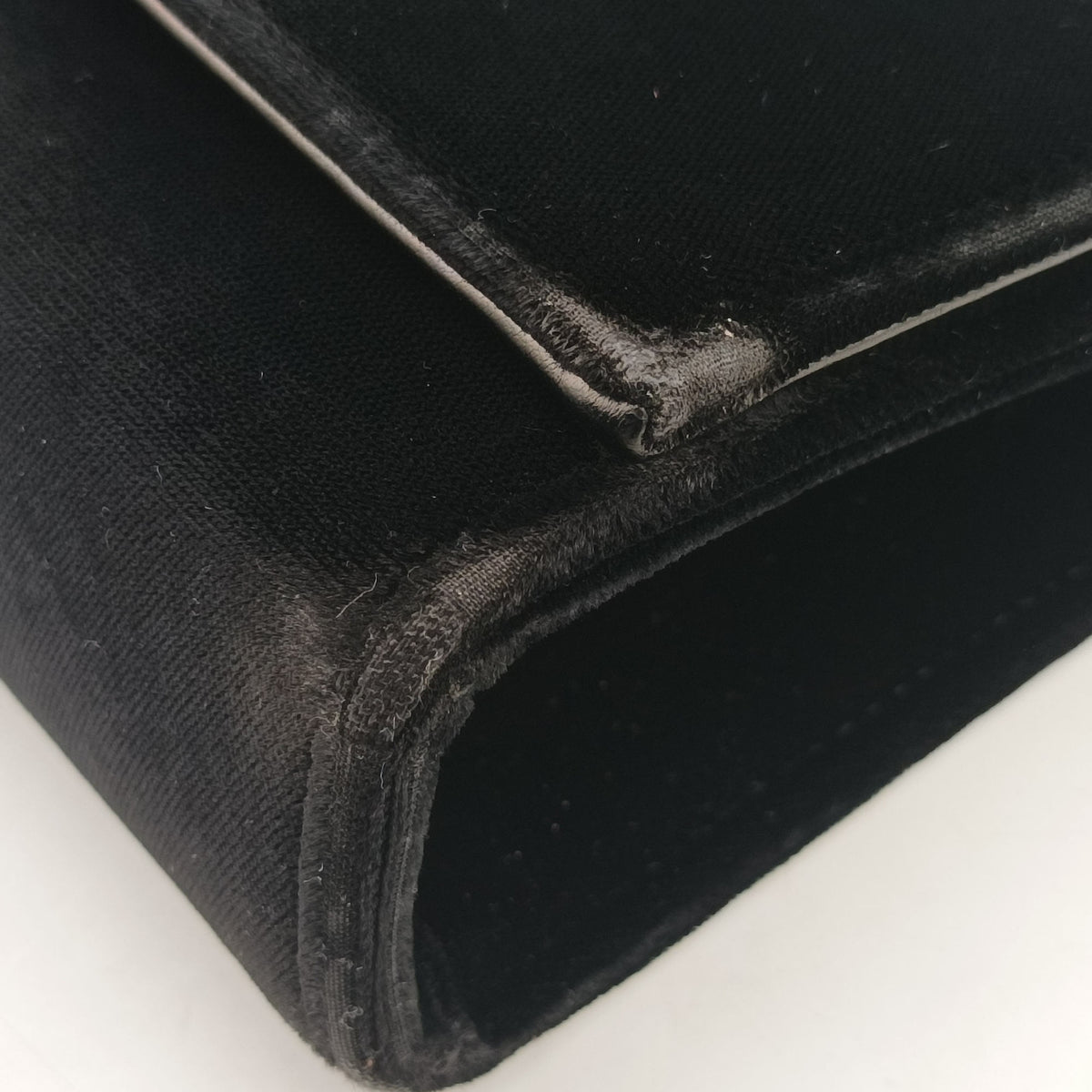 Pre-owned Yves Saint Laurent KATE Black velour 354119 shoulderbag | stylenewstar