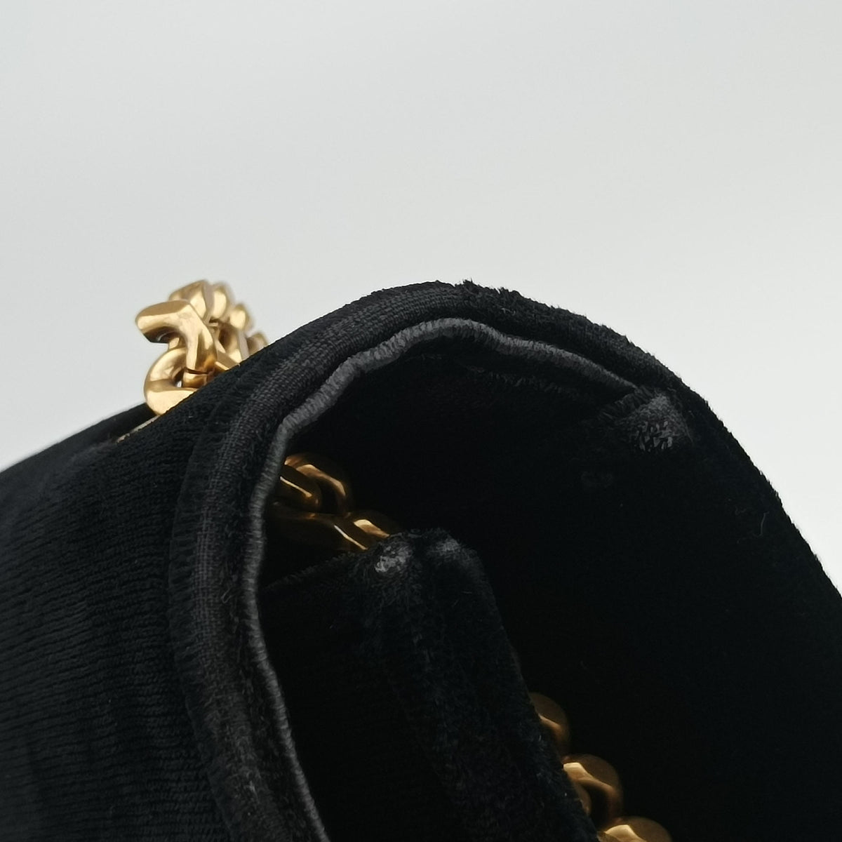 Pre-owned Yves Saint Laurent KATE Black velour 354119 shoulderbag | stylenewstar