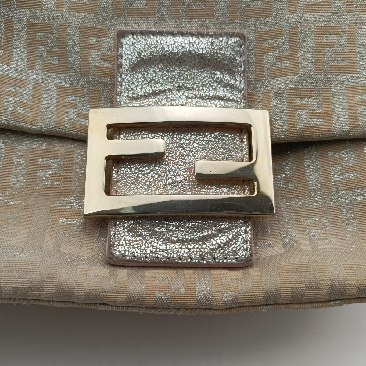 Pre-owned Fendi Baguette Beige canvas 8BR180 shoulderbag | stylenewstar