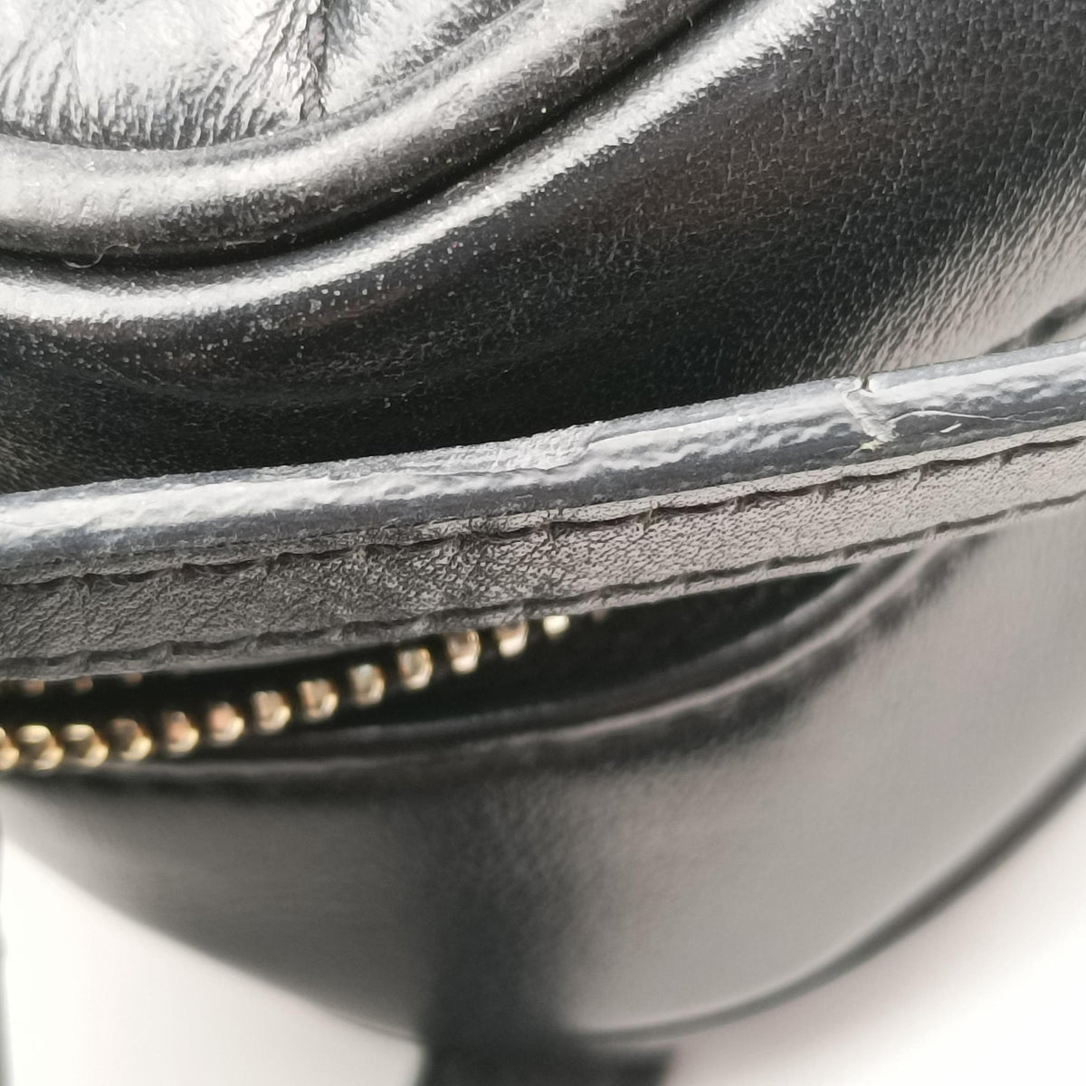 Pre-owned Yves Saint Laurent LOU camera Black Leather 534817 shoulderbag | stylenewstar