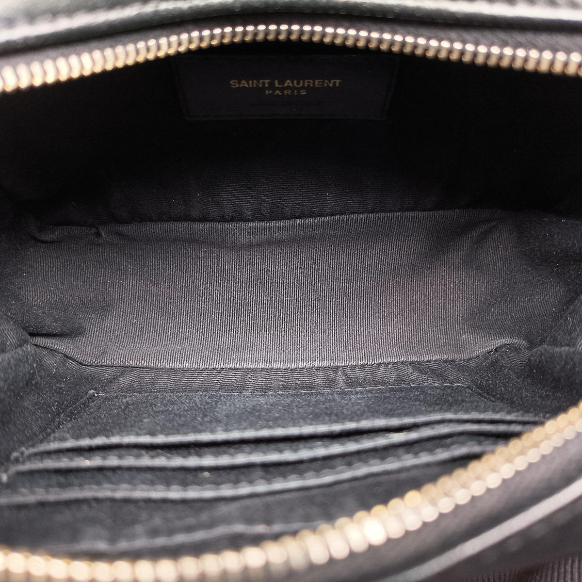 Pre-owned Yves Saint Laurent LOU camera Black Leather 534817 shoulderbag | stylenewstar