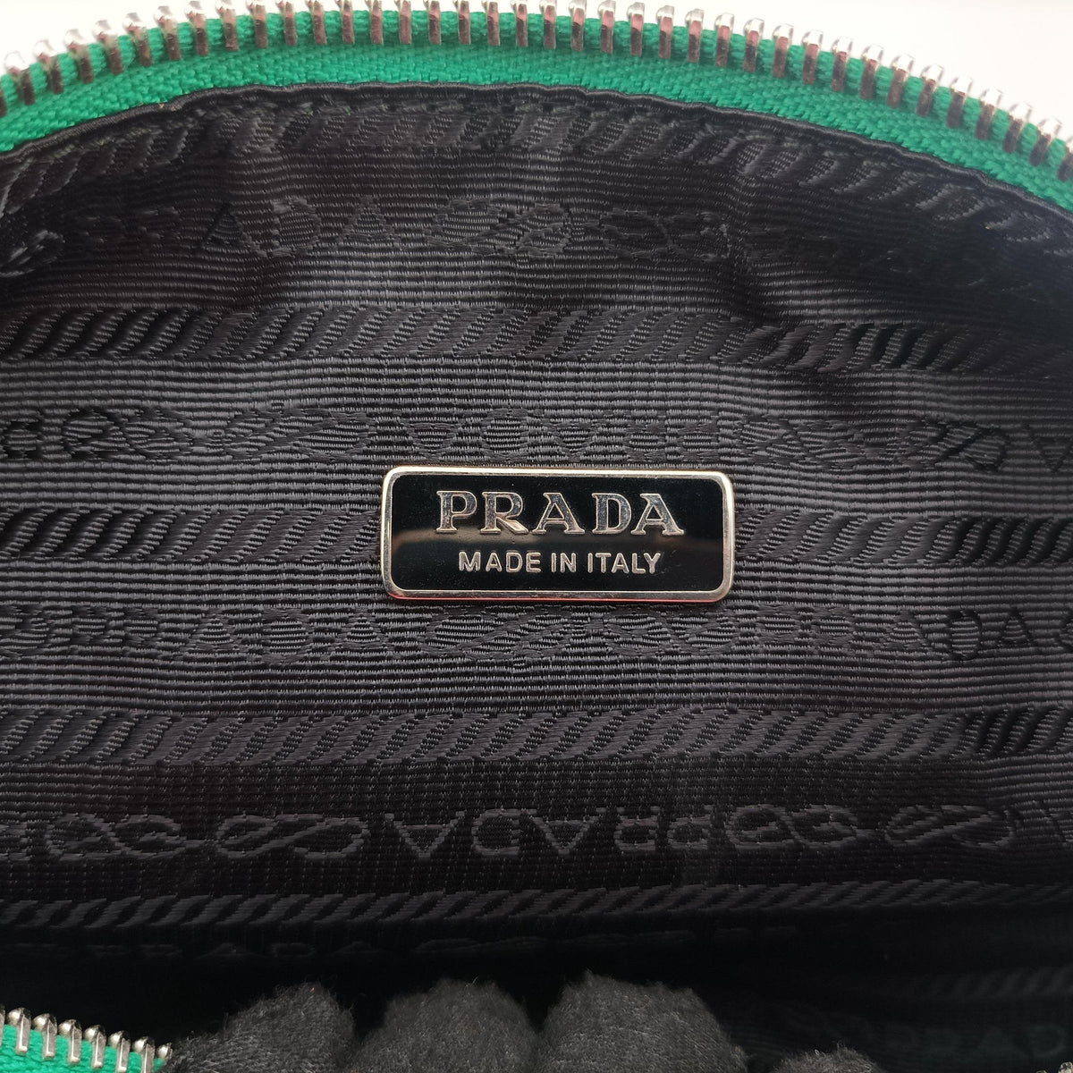 Pre-owned Prada triangle embossed logo Green Leather 1BH190 shoulderbag | stylenewstar