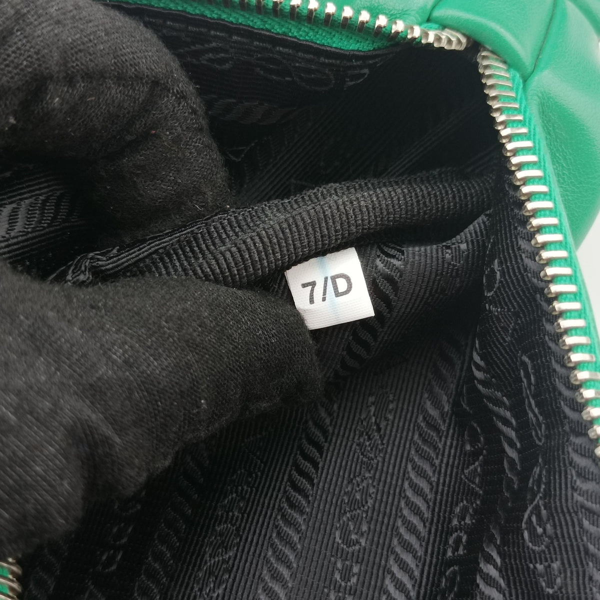 Pre-owned Prada triangle embossed logo Green Leather 1BH190 shoulderbag | stylenewstar