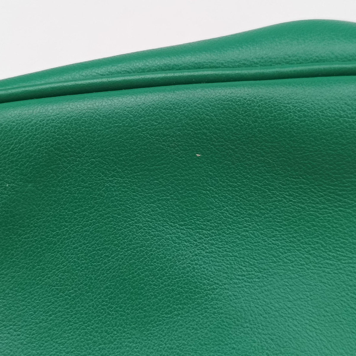 Pre-owned Prada triangle embossed logo Green Leather 1BH190 shoulderbag | stylenewstar