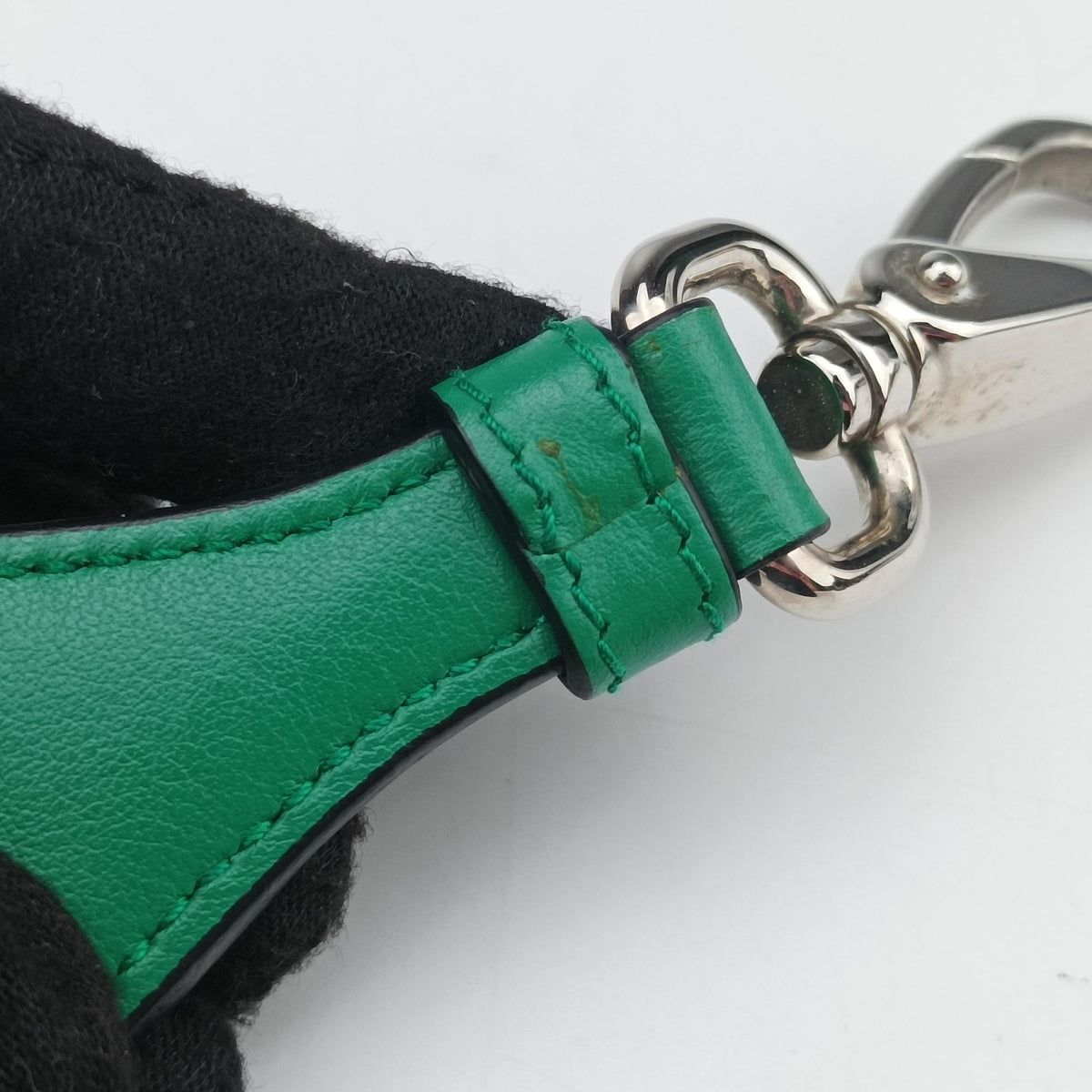Pre-owned Prada triangle embossed logo Green Leather 1BH190 shoulderbag | stylenewstar