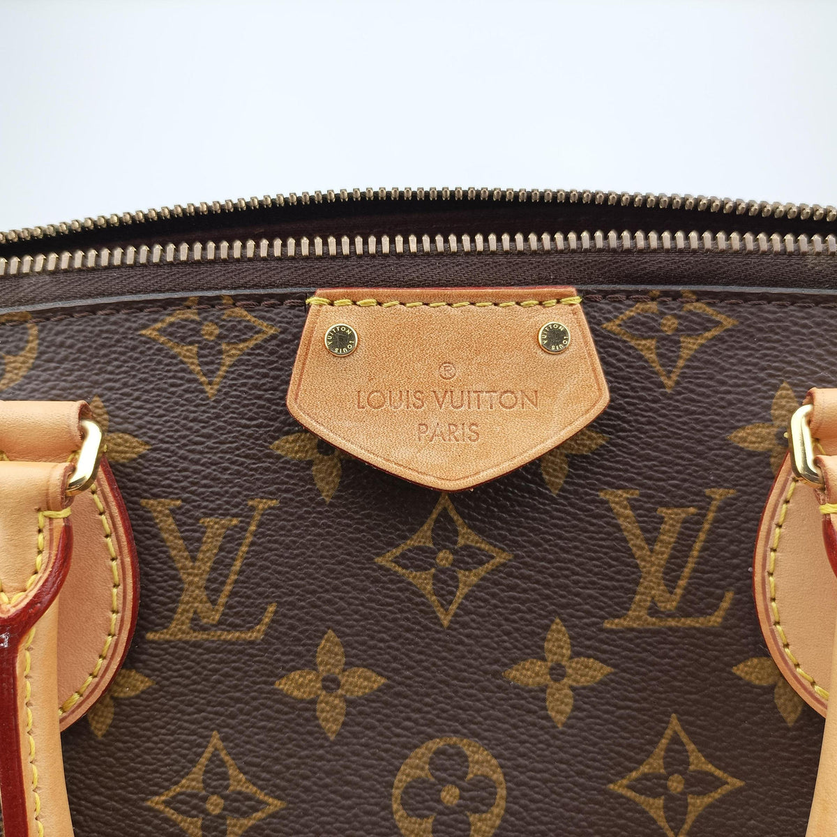 Vintage Louis Vuitton TURENNE MM Brown Monogram Canvas M48814 shoulderbag | stylenewstar
