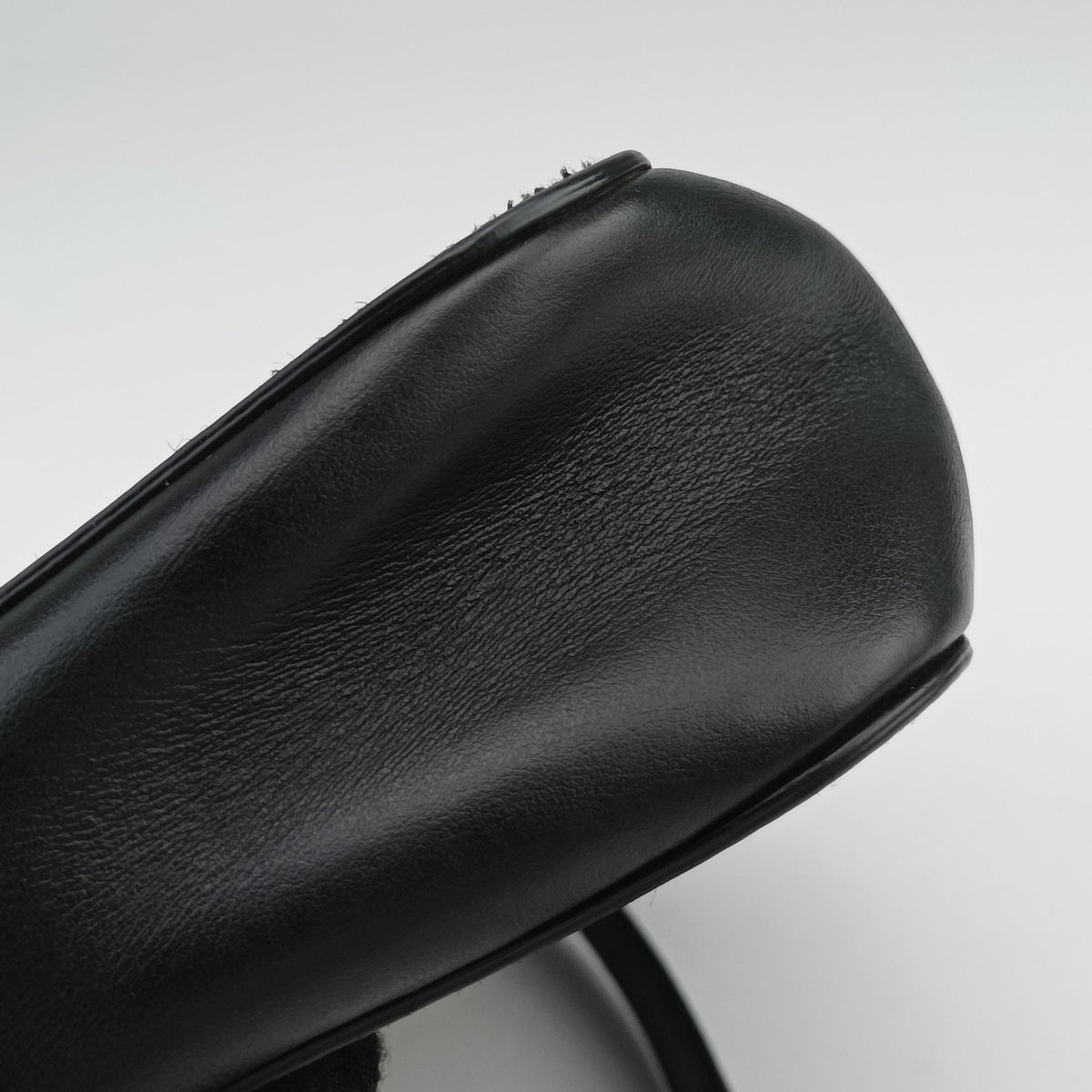 Secondhand VERSACE La Medusa Black Leather  shoulderbag | stylenewstar