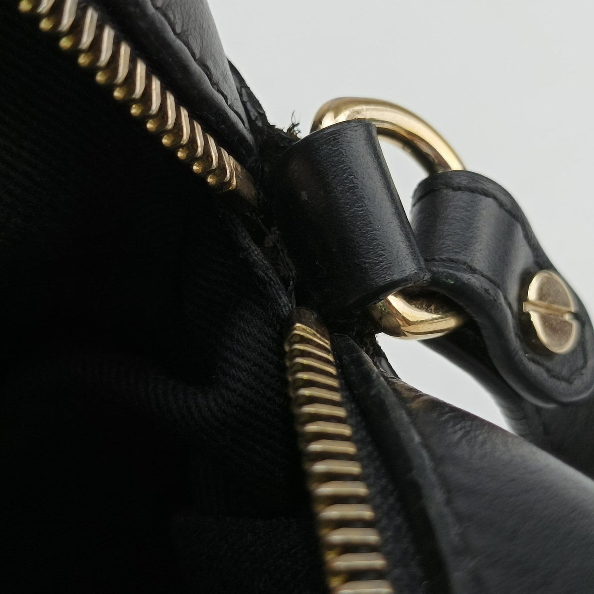 Secondhand VERSACE La Medusa Black Leather  shoulderbag | stylenewstar