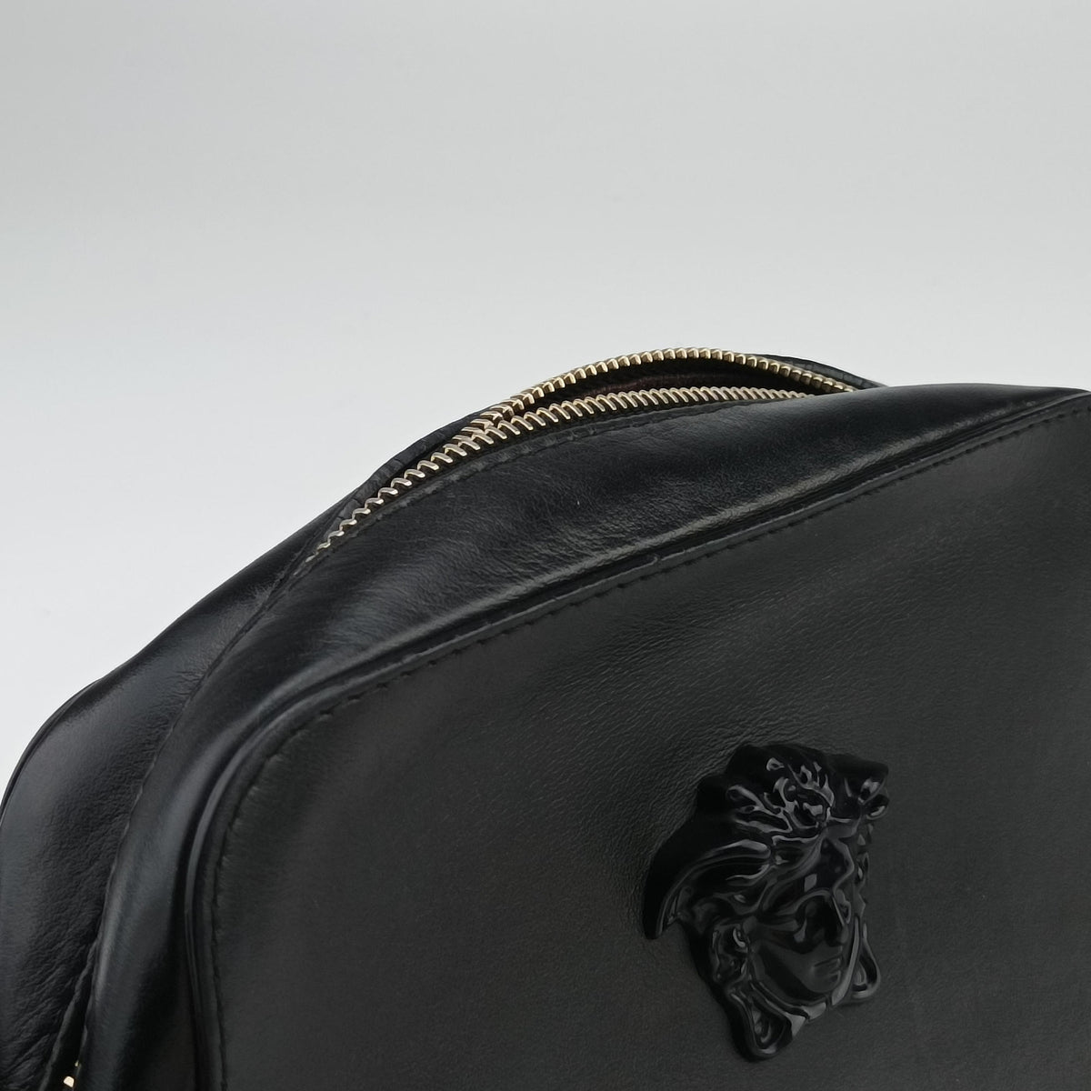 Secondhand VERSACE La Medusa Black Leather  shoulderbag | stylenewstar