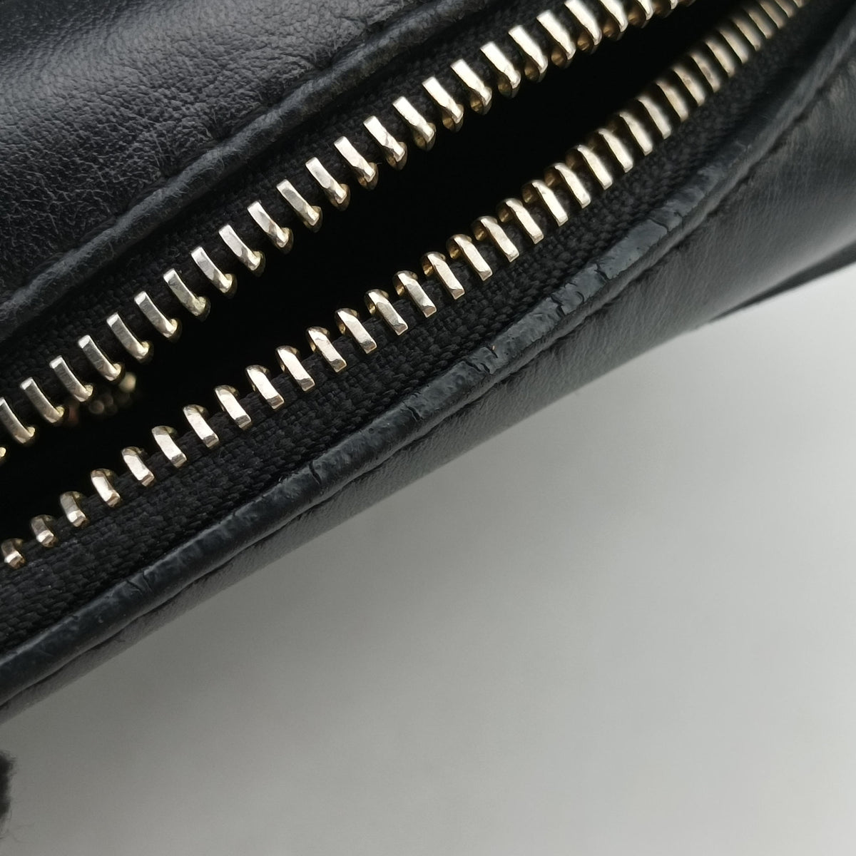Secondhand VERSACE La Medusa Black Leather  shoulderbag | stylenewstar