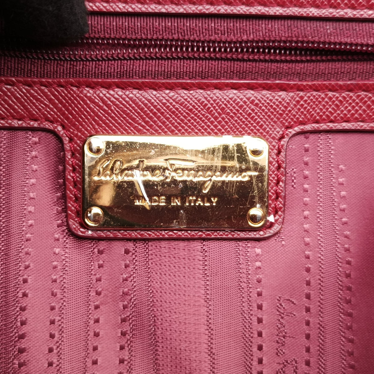 Pre-owned Ferragamo Ginny Red Leather  shoulderbag | stylenewstar