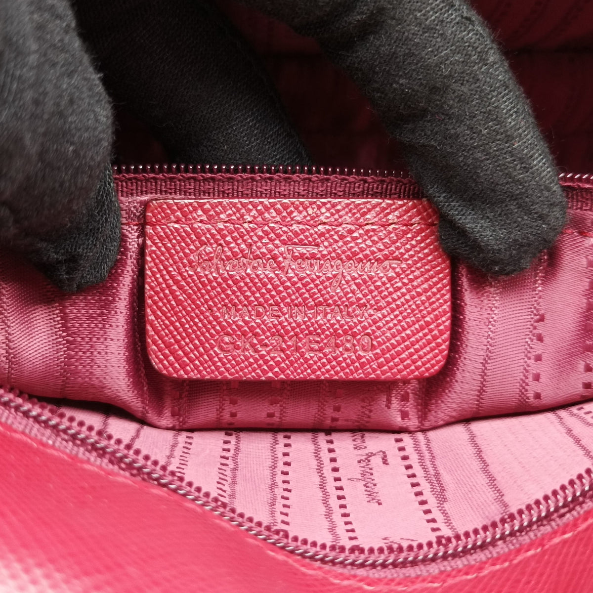Pre-owned Ferragamo Ginny Red Leather  shoulderbag | stylenewstar