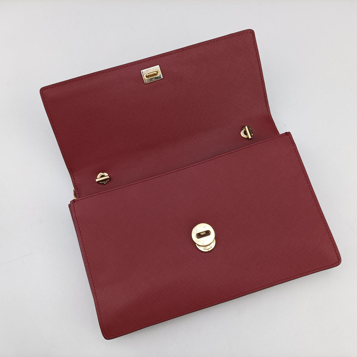 Pre-owned Ferragamo Ginny Red Leather  shoulderbag | stylenewstar