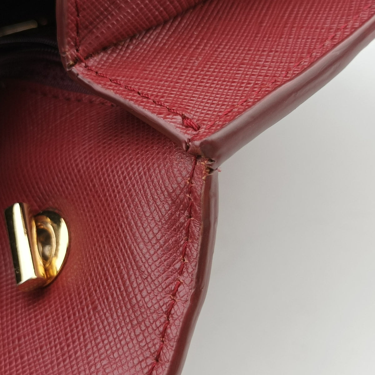 Pre-owned Ferragamo Ginny Red Leather  shoulderbag | stylenewstar