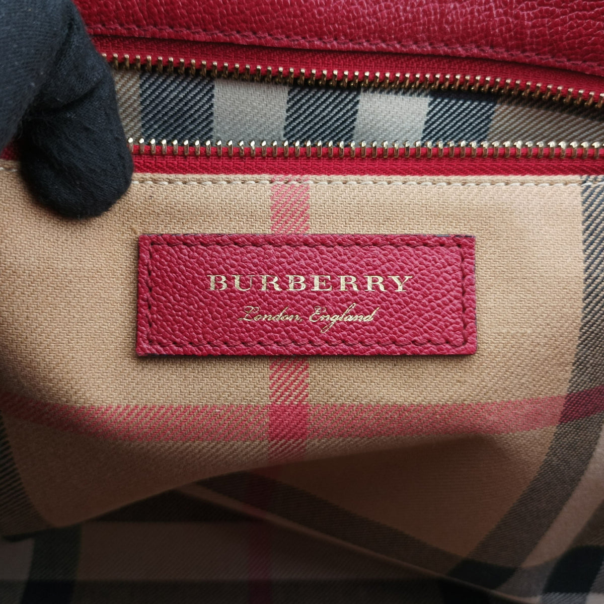 Pre-owned Burberry Buckle Red Leather  handbag | stylenewstar