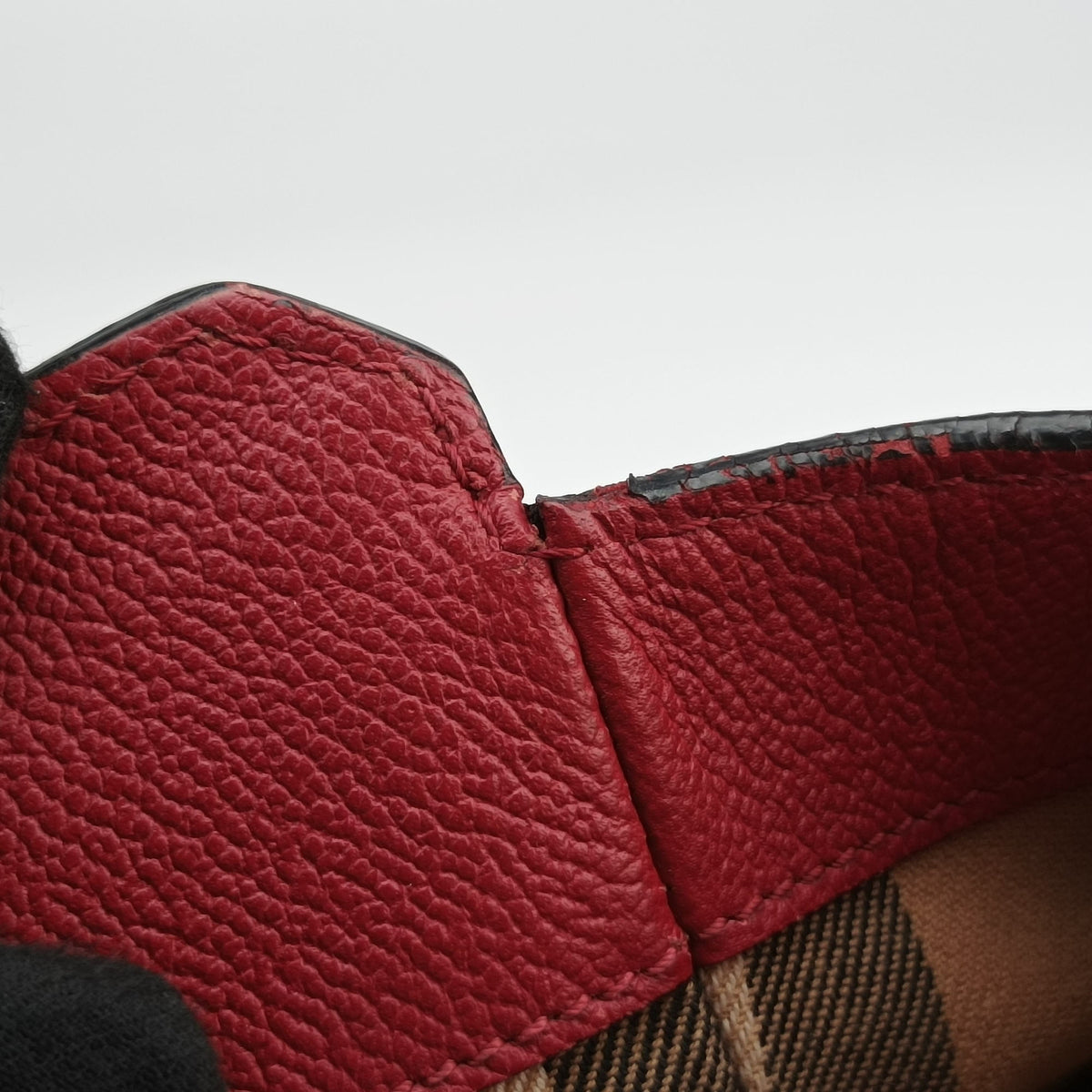 Pre-owned Burberry Buckle Red Leather  handbag | stylenewstar