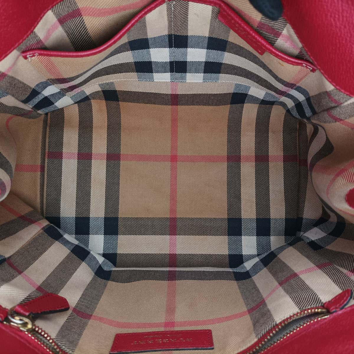 Pre-owned Burberry Buckle Red Leather  handbag | stylenewstar