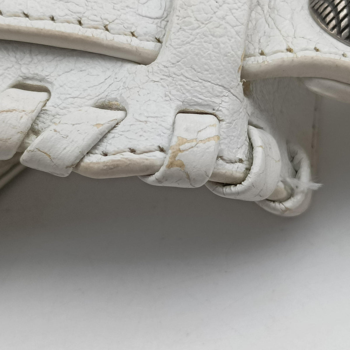 Pre-owned Balenciaga Le Cagole White lambskin  shoulderbag | stylenewstar