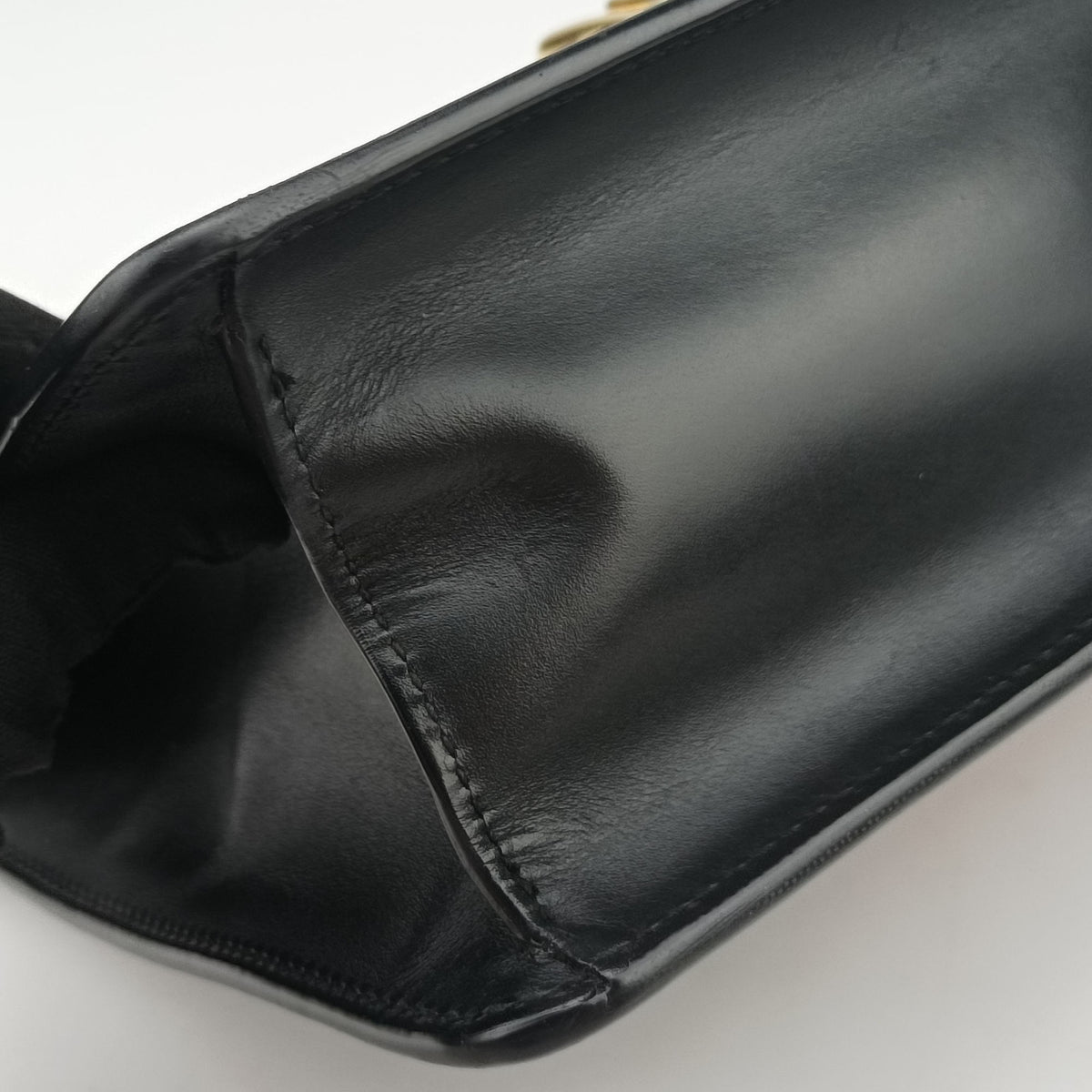Pre-owned Gucci Sylvie Black Leather 421882 shoulderbag | stylenewstar
