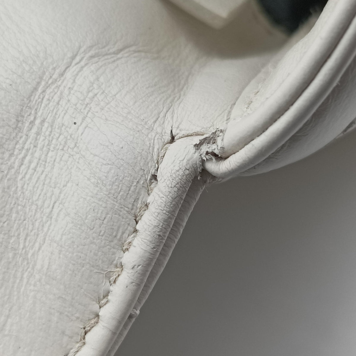 Secondhand Prada Diagramme White Leather 1BD108 shoulderbag | stylenewstar