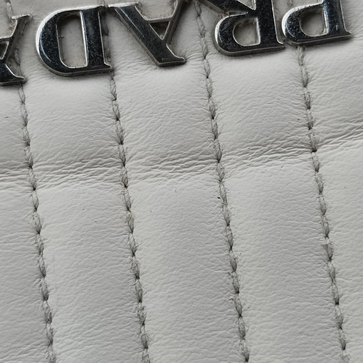 Secondhand Prada Diagramme White Leather 1BD108 shoulderbag | stylenewstar