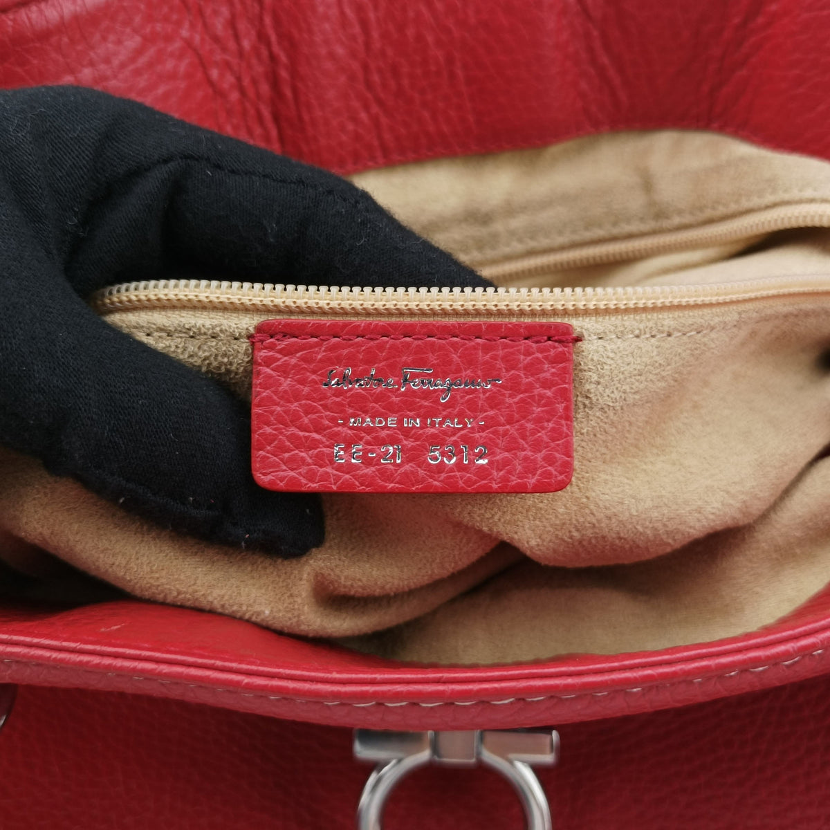 Pre-owned Ferragamo Sofia Red Leather  handbag | stylenewstar