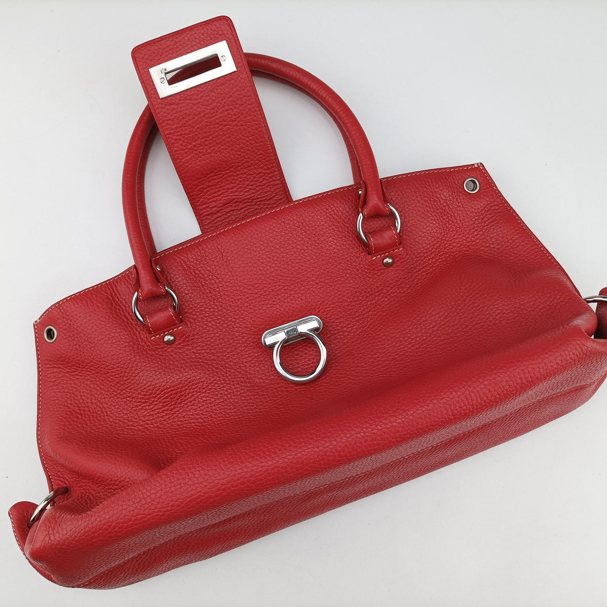Pre-owned Ferragamo Sofia Red Leather  handbag | stylenewstar