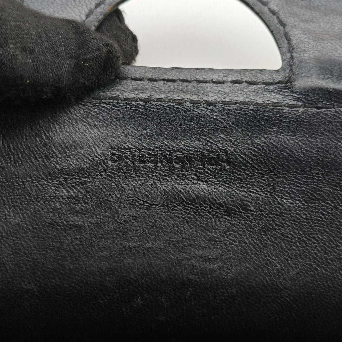Secondhand Balenciaga Logo Print Box Black Leather  shoulderbag | stylenewstar