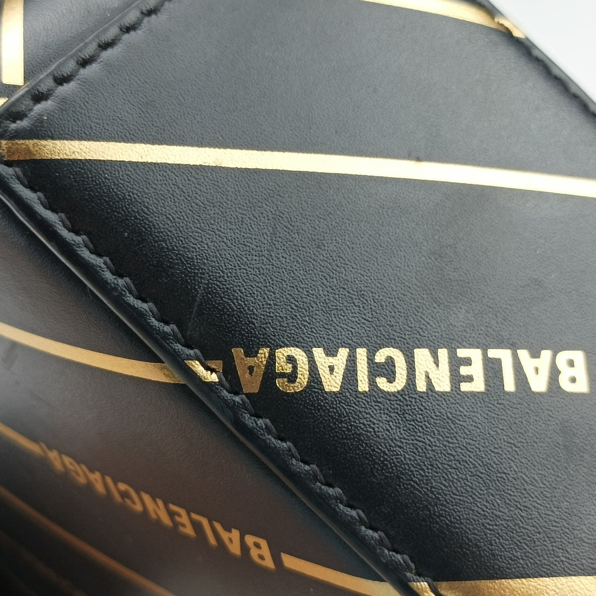 Secondhand Balenciaga Logo Print Box Black Leather  shoulderbag | stylenewstar