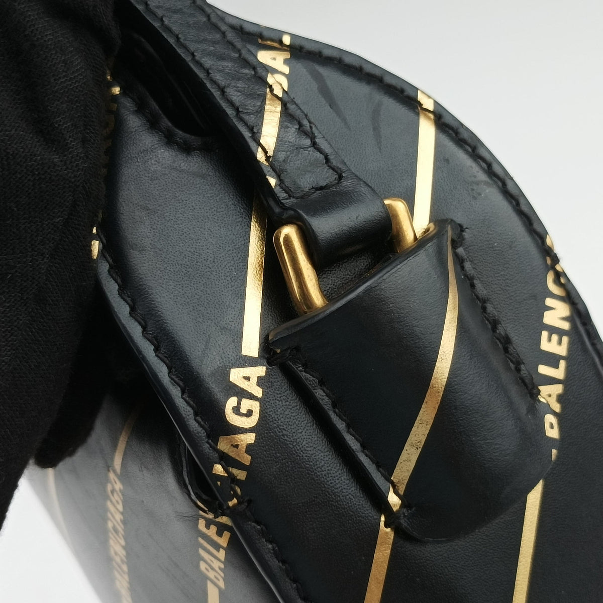 Secondhand Balenciaga Logo Print Box Black Leather  shoulderbag | stylenewstar