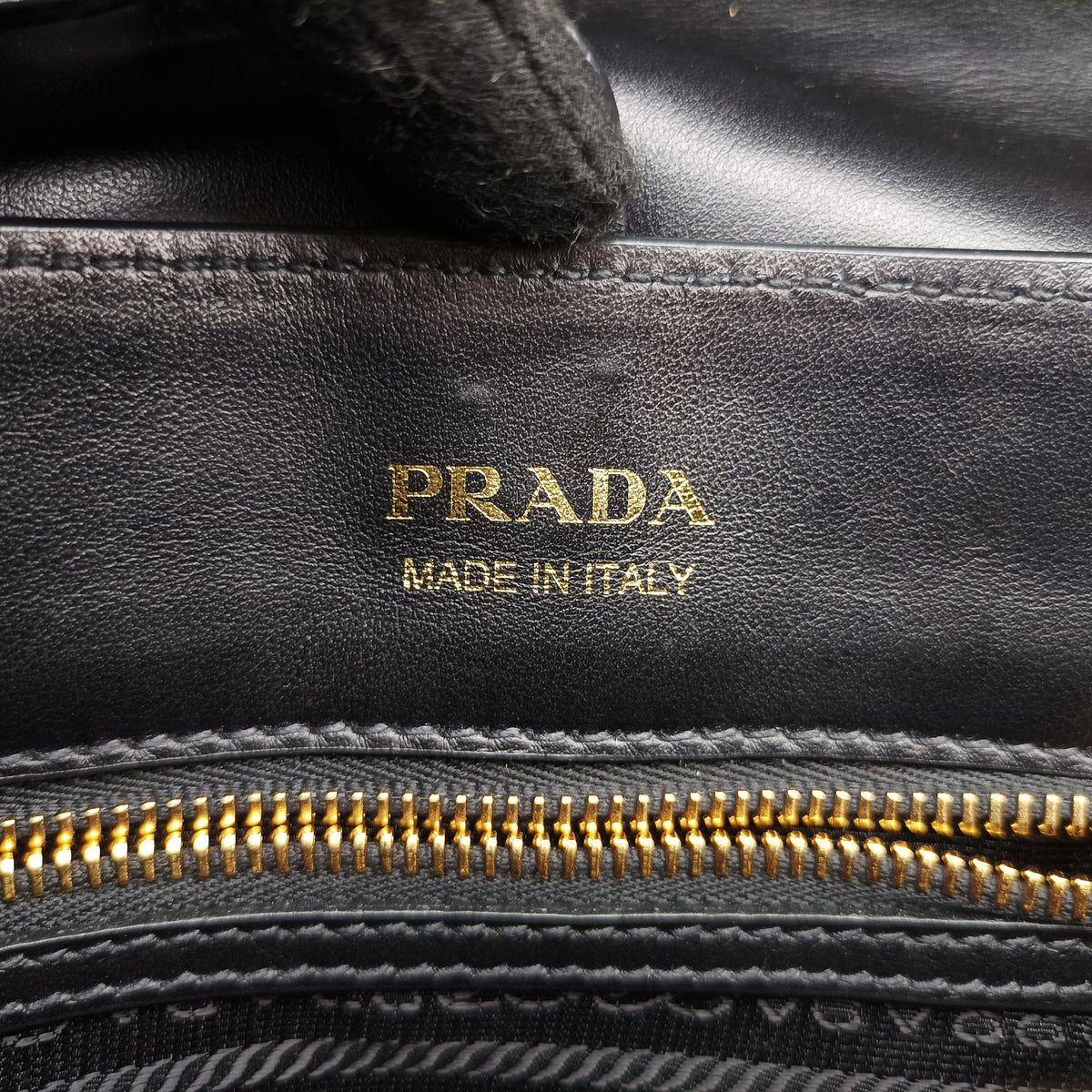 Pre-owned Prada City Corsaire Burgundy Fur x Calfskin  shoulderbag | stylenewstar