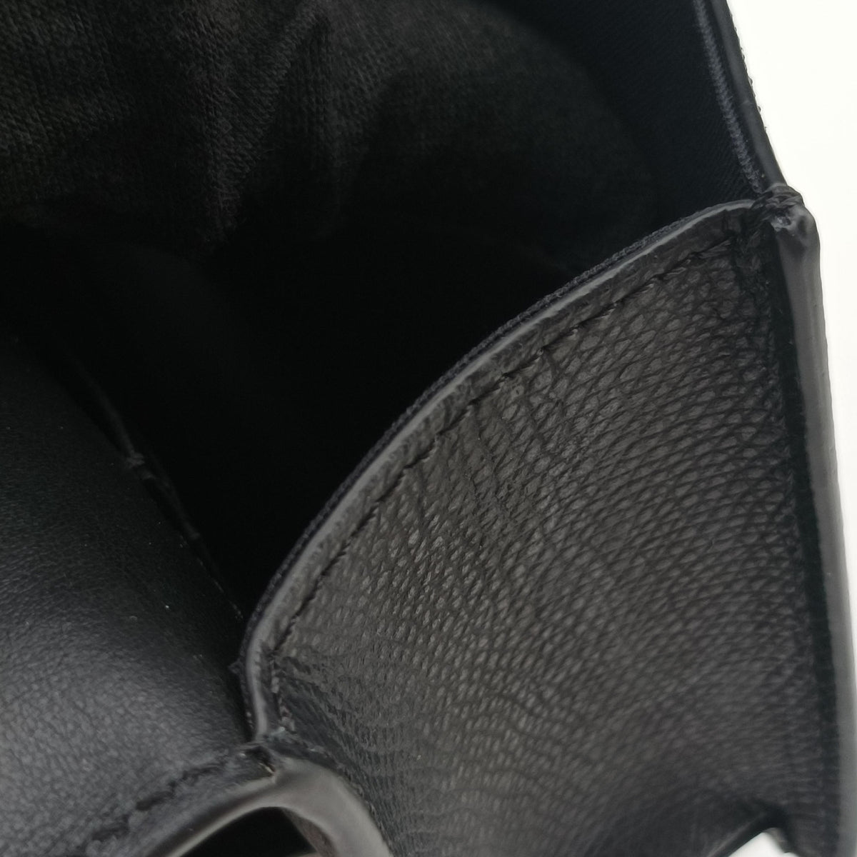 Pre-owned Fendi F is Black Leather 8BM005 shoulderbag | stylenewstar