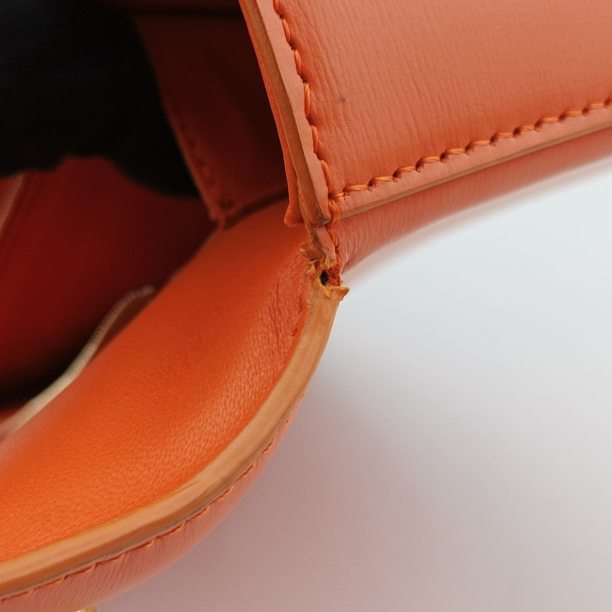 Secondhand Celine Chain Claude Triomphe Orange Leather  shoulderbag | stylenewstar