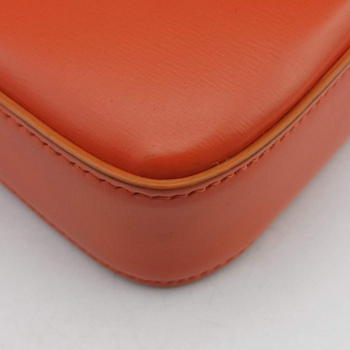 Secondhand Celine Chain Claude Triomphe Orange Leather  shoulderbag | stylenewstar