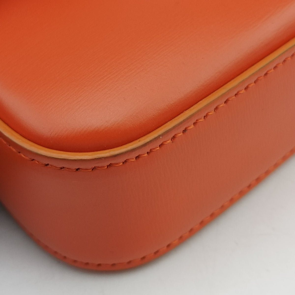 Secondhand Celine Chain Claude Triomphe Orange Leather  shoulderbag | stylenewstar