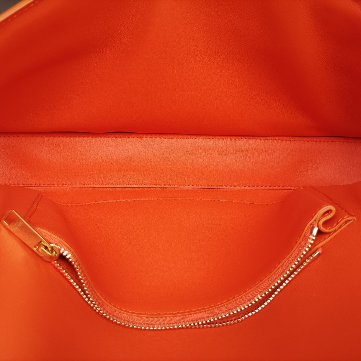 Secondhand Celine Chain Claude Triomphe Orange Leather  shoulderbag | stylenewstar