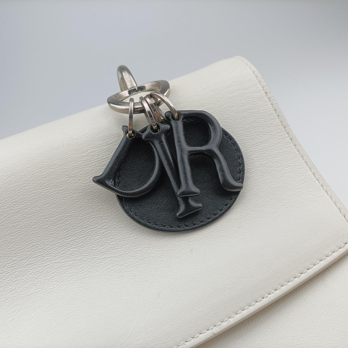 Secondhand Christian Dior Be Dior White Leather  shoulderbag | stylenewstar