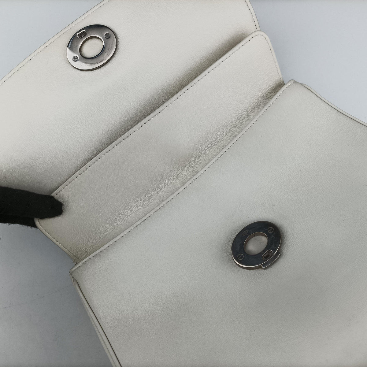 Secondhand Christian Dior Be Dior White Leather  shoulderbag | stylenewstar