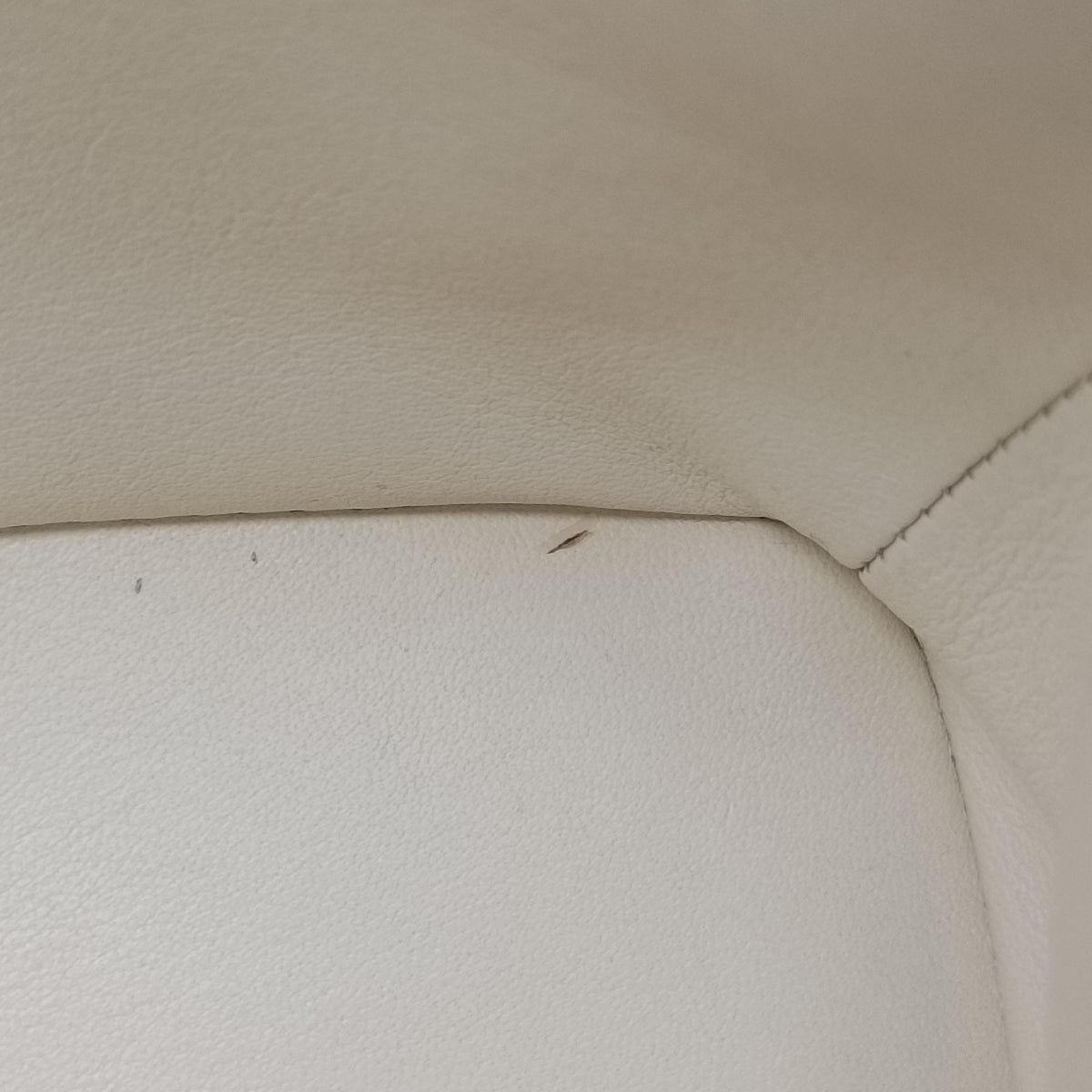 Secondhand Christian Dior Be Dior White Leather  shoulderbag | stylenewstar