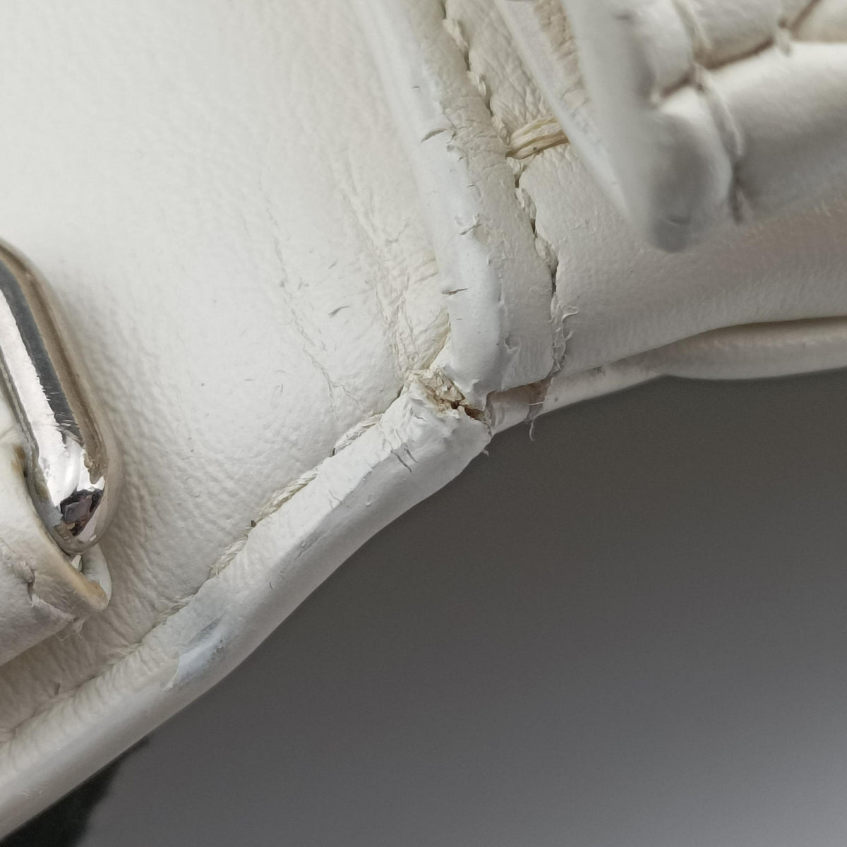 Secondhand Christian Dior Be Dior White Leather  shoulderbag | stylenewstar