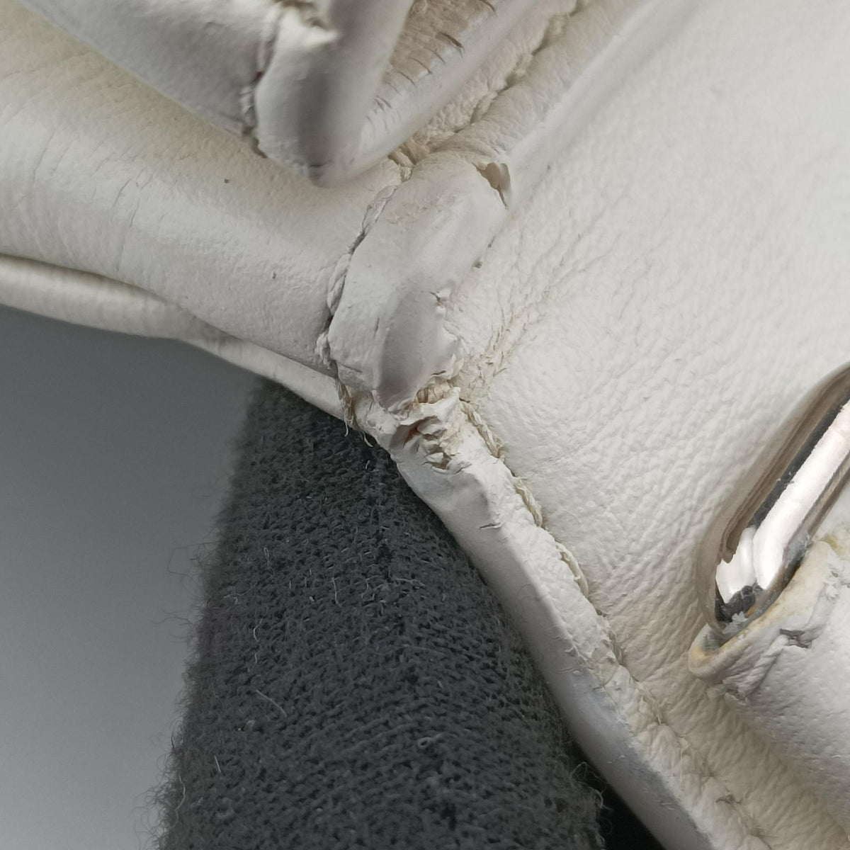Secondhand Christian Dior Be Dior White Leather  shoulderbag | stylenewstar