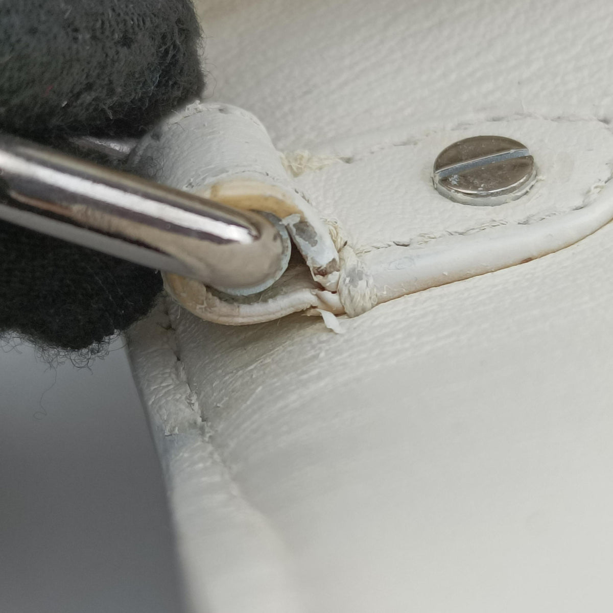 Secondhand Christian Dior Be Dior White Leather  shoulderbag | stylenewstar