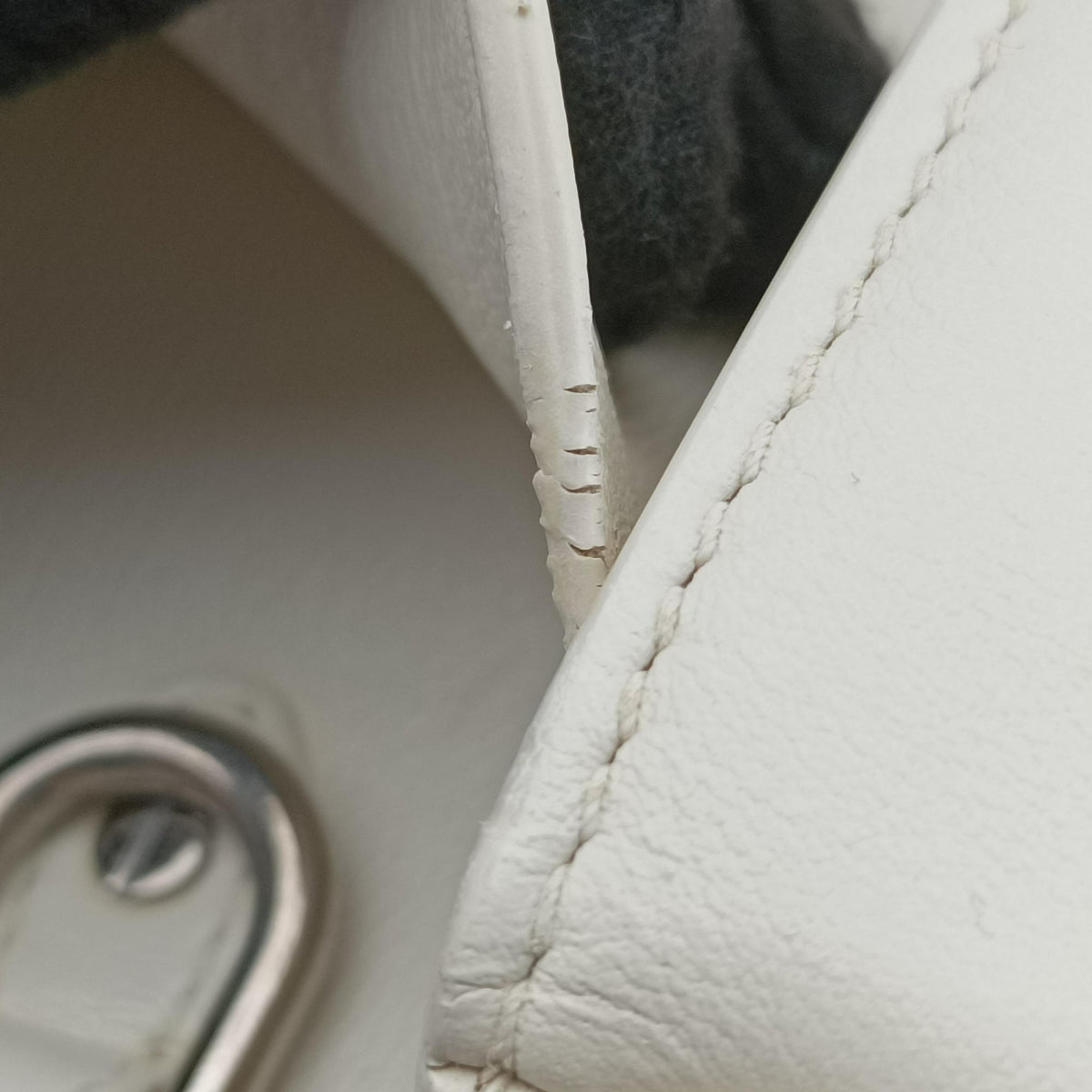 Secondhand Christian Dior Be Dior White Leather  shoulderbag | stylenewstar