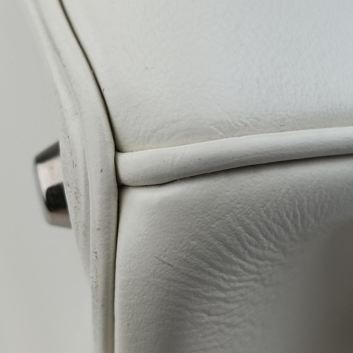 Secondhand Christian Dior Be Dior White Leather  shoulderbag | stylenewstar