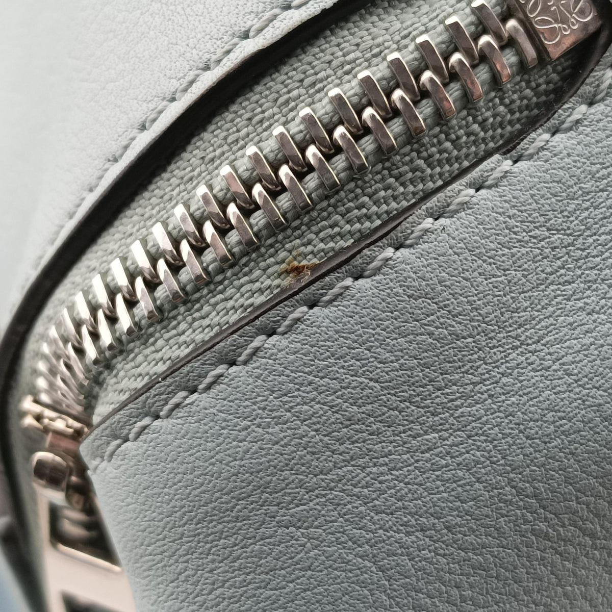 Pre-owned Loewe hammock Blue leather  shoulderbag | stylenewstar