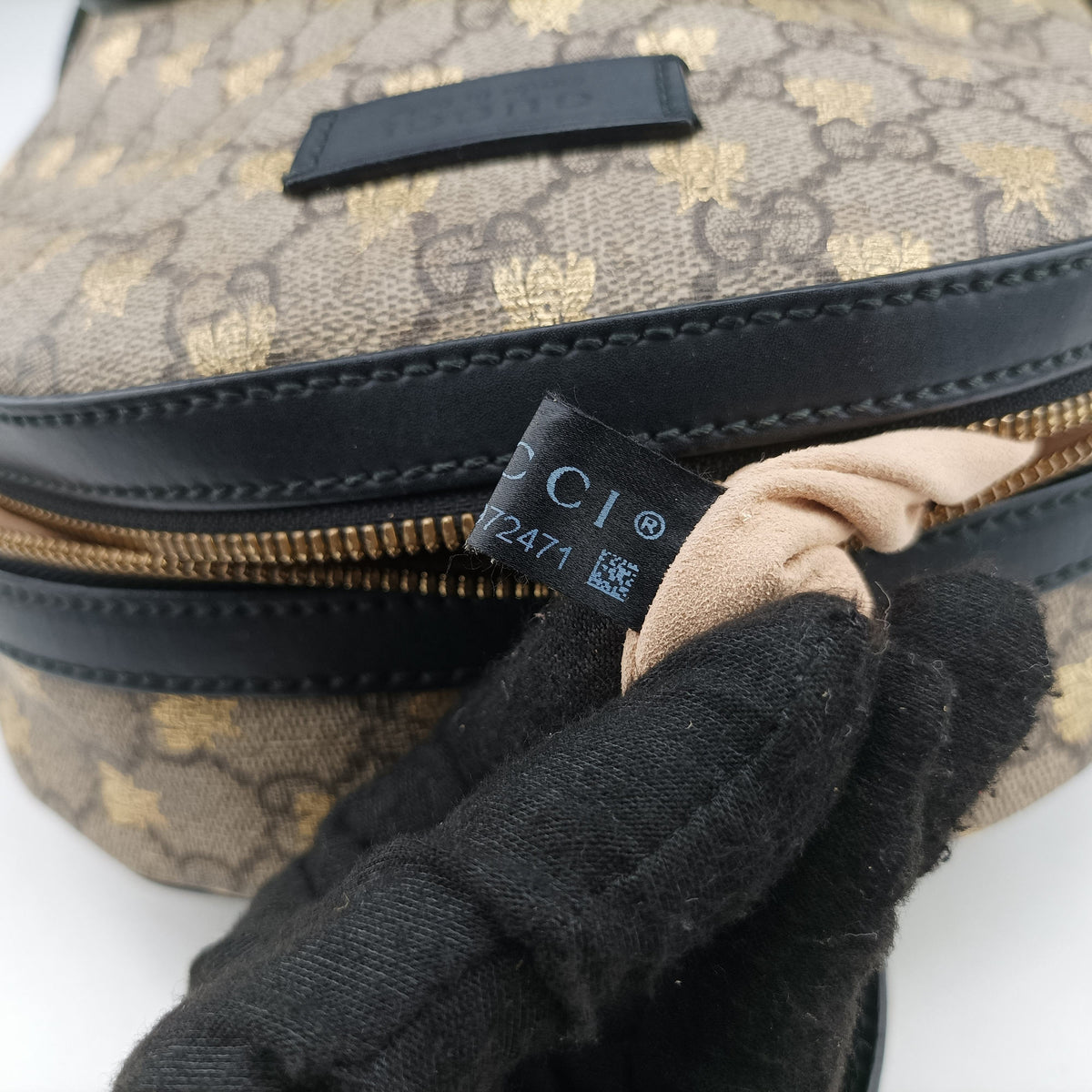 Pre-owned Gucci Bee GG Supreme beige×black PVC coated canvas×leather 427042 backpack/rucksack | stylenewstar