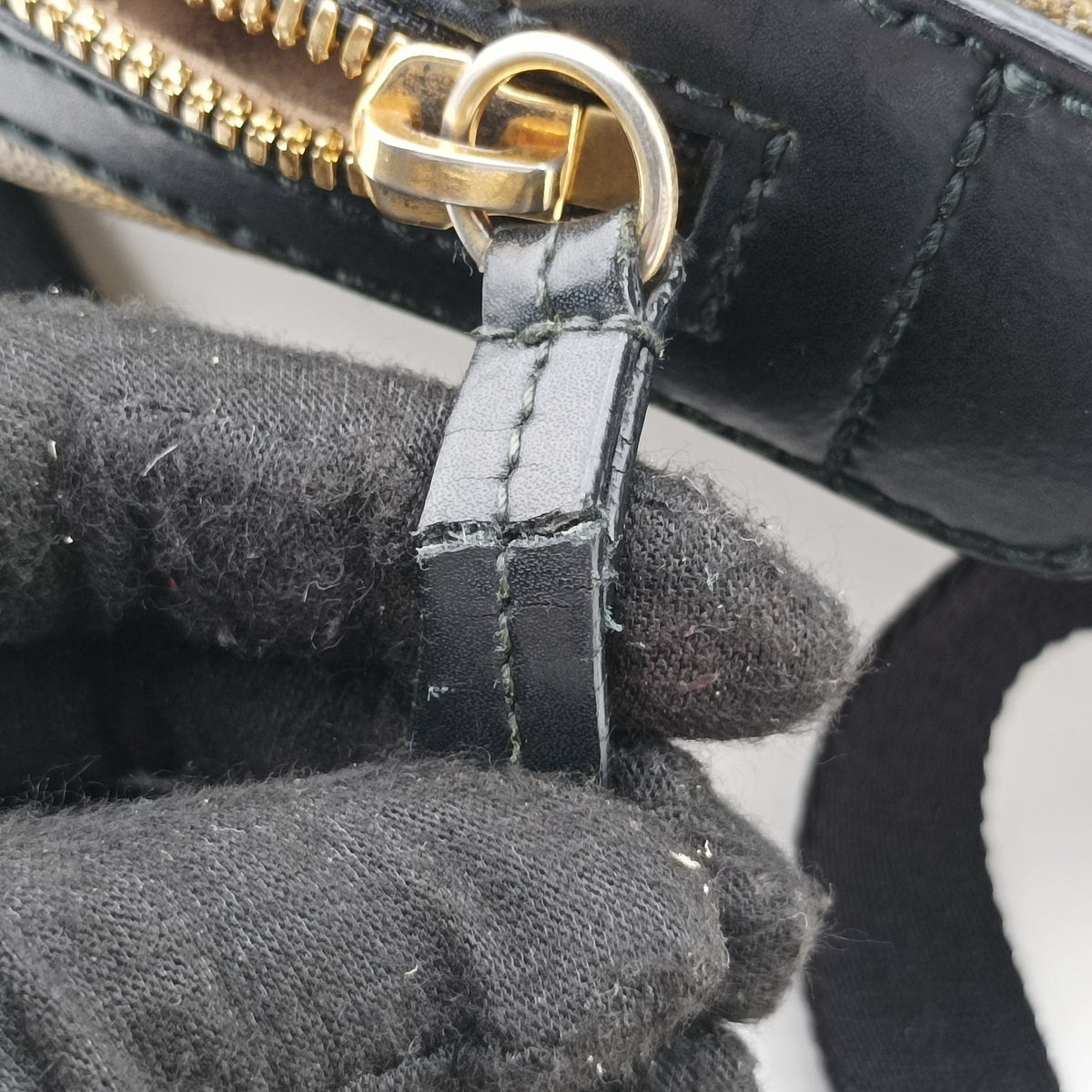 Pre-owned Gucci Bee GG Supreme beige×black PVC coated canvas×leather 427042 backpack/rucksack | stylenewstar